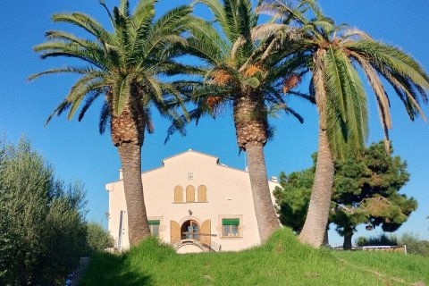 Pils Torredembarra, Tarragona, Spānijā 3 istabas, 300 m2 Nr. 153777