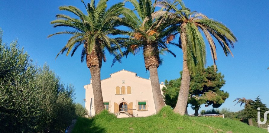 Linnat Torredembarra, Tarragona, Espanja 3 makuuhuonetta, 300 m2 No. 153777