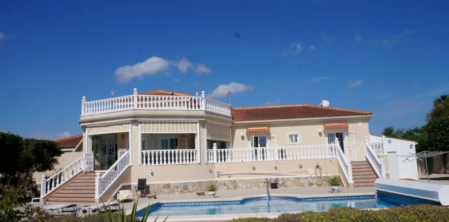 Finca a Catral, Alicante, Spagna 4 camere da letto, 235 mq. N° 144771