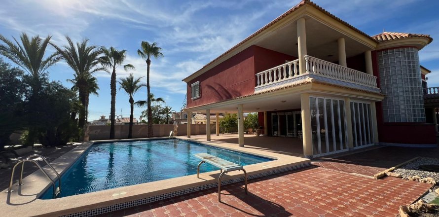 Villa Torrevieja, Alicante, Spanien 6 Schlafzimmer, 579 m2 Nr. 139855