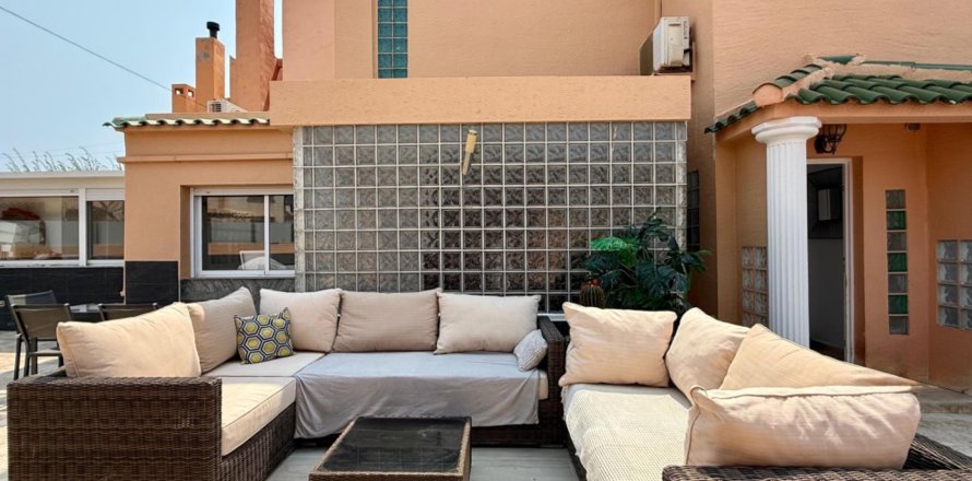 Villa Torrevieja, Alicante, Spain 5 bedrooms, No. 138389