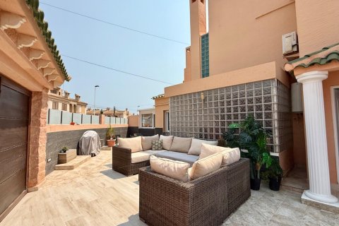 Villa for sale Torrevieja, Alicante, Spain 5 bedrooms,  No. 138389 - photo 2