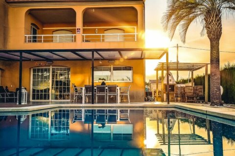 Дом в Л'Аметлья-де-Мар, Таррагона, Испания 5 спален, 764м2 №154253