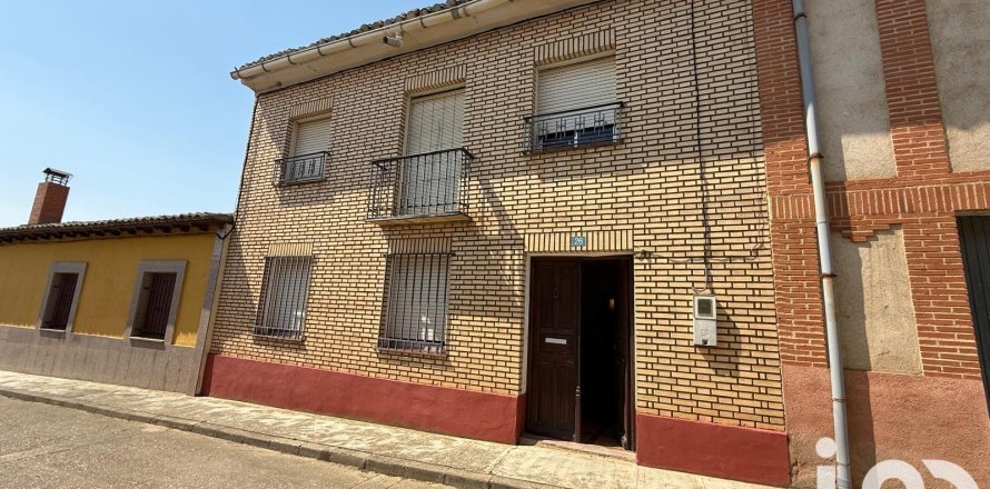 House in Leon, Spain 3 bedrooms, 529 sq.m. No. 185734