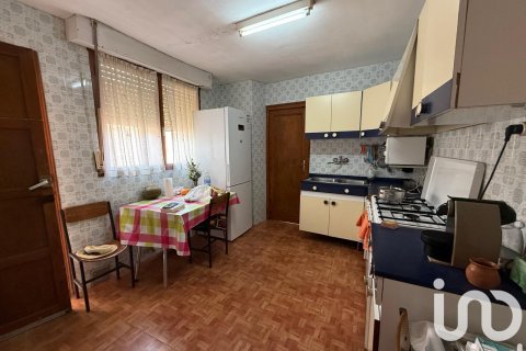 House for sale in Leon, Spain 3 bedrooms, 529 sq.m. No. 185734 - photo 7