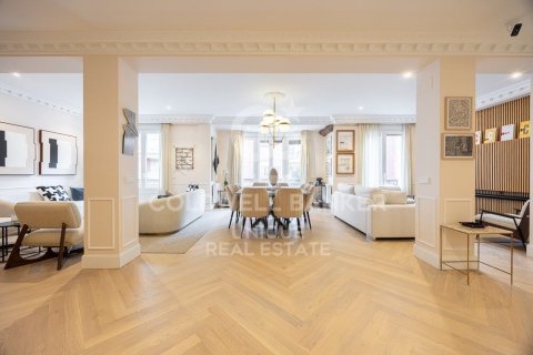 Huoneisto Madrid, Espanja 4 makuuhuonetta, 233 m2 No. 159188