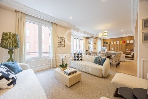 Huoneisto myytävänä Madrid, Espanja, 4 makuuhuonetta, 233 m2 No. 159188 - kuva 3