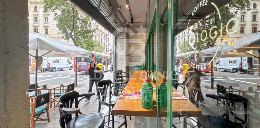 Commercial property in Barcelona, Spain 259 sq.m. No. 160519