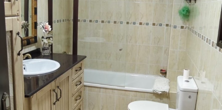 Townhouse à Ecija, Seville, Espagne 3 chambres, 186 m2 No. 185394