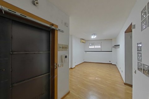 Apartment for sale in Barcelona, Spain 2 bedrooms, 62 sq.m. No. 167091 - photo 2