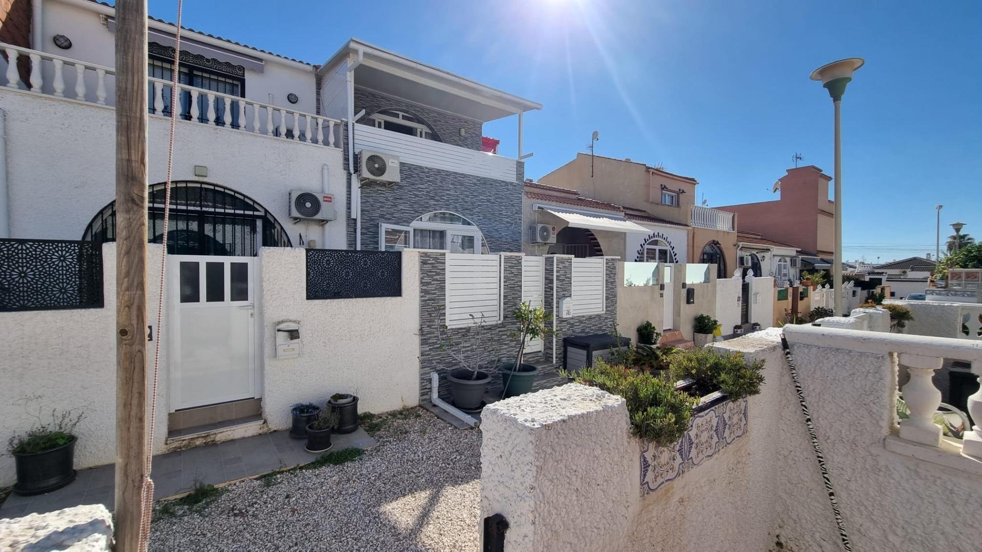 Bungalow i El Chaparral, Alicante, Spanien 1 sovrum, 43 kvm. Nr. 182945