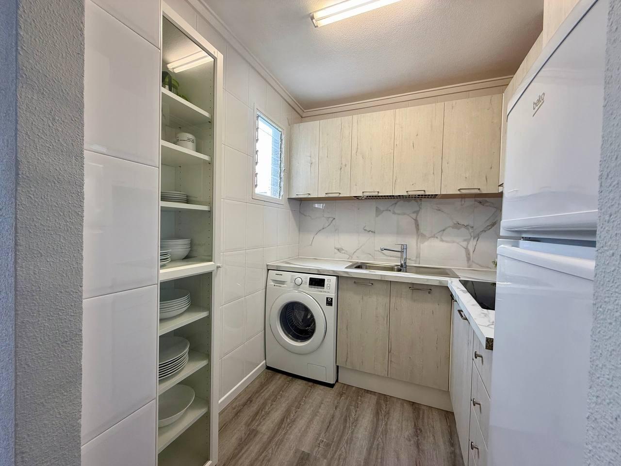 Apartamento en Torrevieja, Alicante, España 1 dormitorio, 48 m2 No. 182940