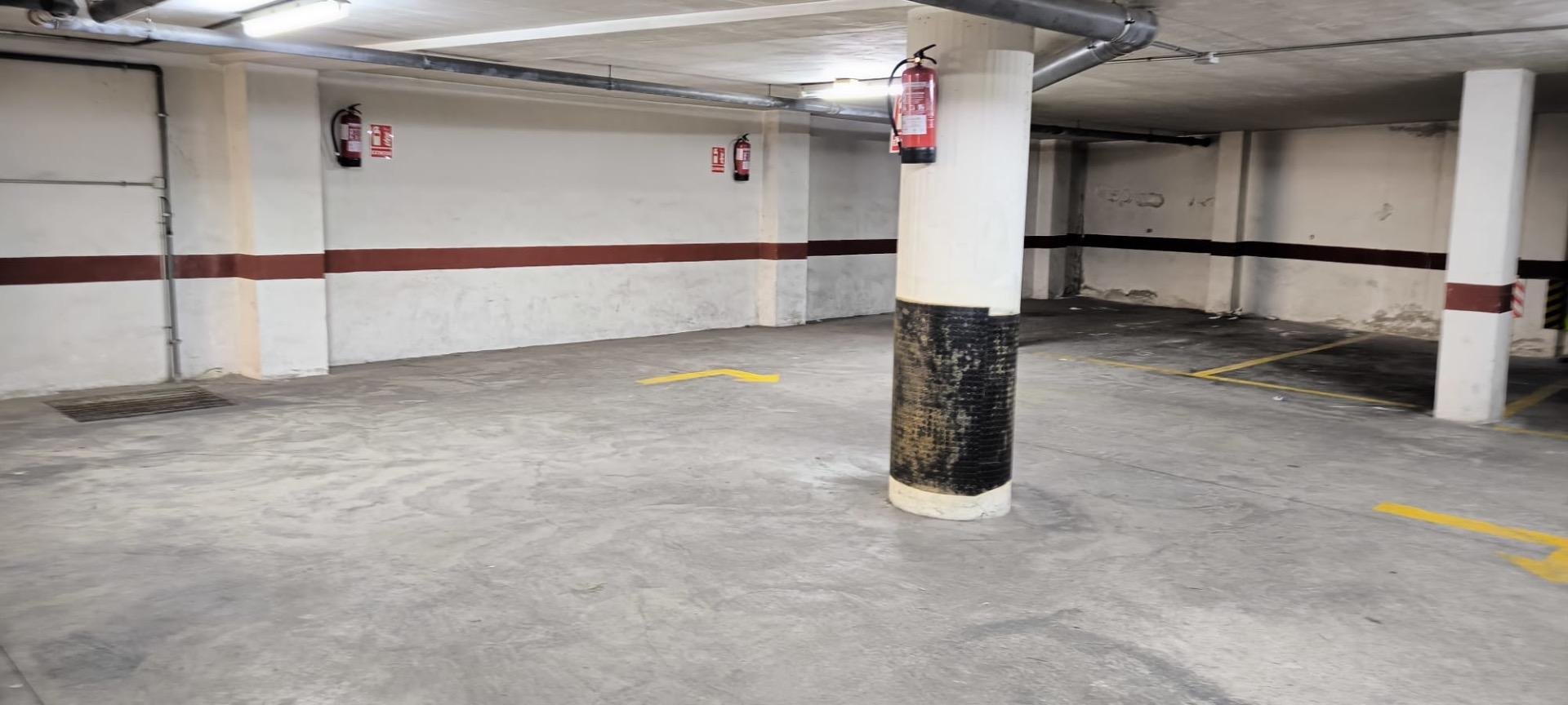 Parking à Torrevieja, Alicante, Espagne No. 182943