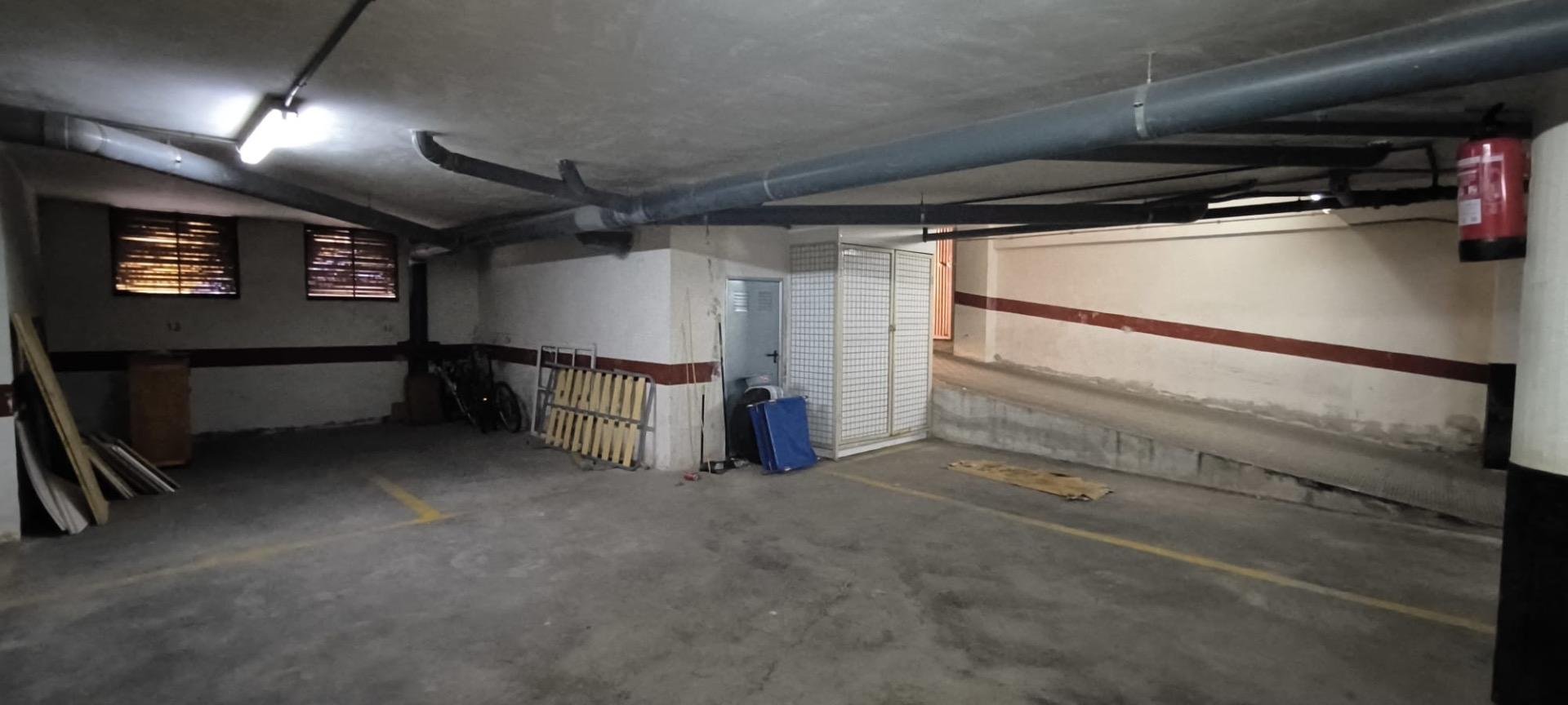 Parking à Torrevieja, Alicante, Espagne No. 182943