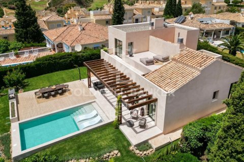 Villa à vendre à Benahavis, Malaga, Espagne, 4 chambres, 235 m2 No. 158746 - photo 2