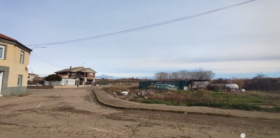Земельный участок в Вильярехо-де-Орбиго, Леон, Испания 359м2 №186037