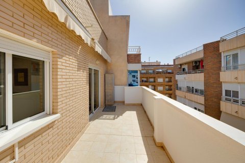 Apartamento en Torrevieja, Alicante, España 3 dormitorios, No. 189924