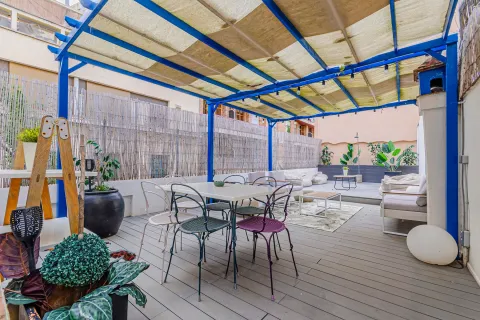 Apartamento en venta en Barcelona, España 3 dormitorios, No. 141134 - foto 1