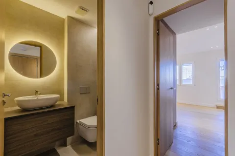 Apartamento en venta en Barcelona, España 4 dormitorios, No. 141135 - foto 13