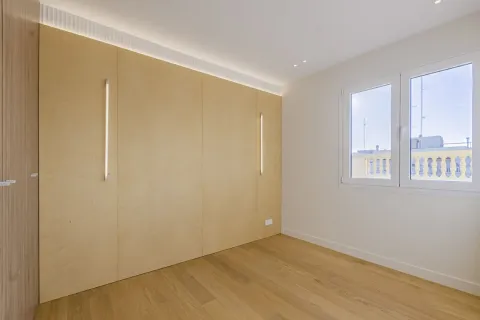 Apartamento en venta en Barcelona, España 4 dormitorios, No. 141135 - foto 6
