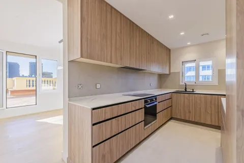 Apartamento en venta en Barcelona, España 4 dormitorios, No. 141135 - foto 5