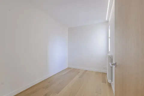 Apartamento en venta en Barcelona, España 4 dormitorios, No. 141135 - foto 23