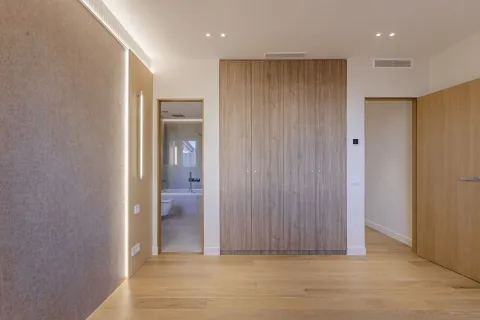 Apartamento en venta en Barcelona, España 4 dormitorios, No. 141135 - foto 12