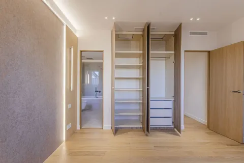 Apartamento en venta en Barcelona, España 4 dormitorios, No. 141135 - foto 19