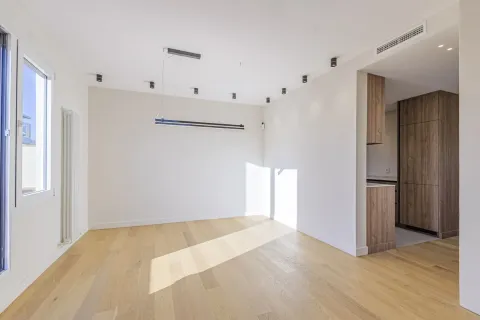 Apartamento en venta en Barcelona, España 4 dormitorios, No. 141135 - foto 10