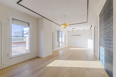 Apartamento en venta en Barcelona, España 4 dormitorios, No. 141135 - foto 3