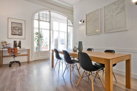 Apartamento en venta en Barcelona, España 4 dormitorios, No. 141133 - foto 13