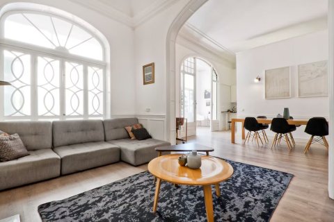 Apartamento en venta en Barcelona, España 4 dormitorios, No. 141133 - foto 2