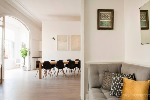 Apartamento en venta en Barcelona, España 4 dormitorios, No. 141133 - foto 25