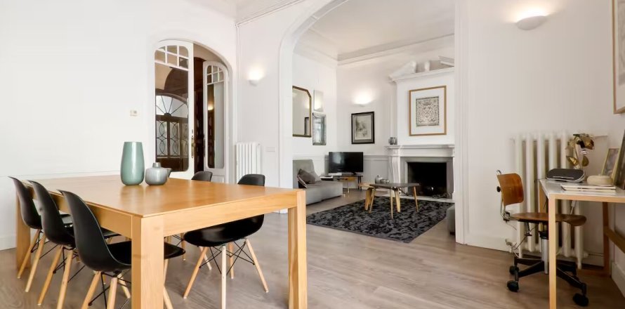 Apartamento en Barcelona, España 4 dormitorios, No. 141133