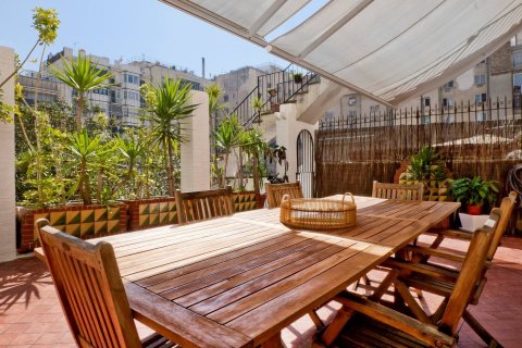 Apartamento en venta en Barcelona, España 4 dormitorios, No. 141133 - foto 3
