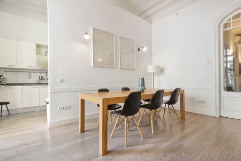 Apartamento en venta en Barcelona, España 4 dormitorios, No. 141133 - foto 15