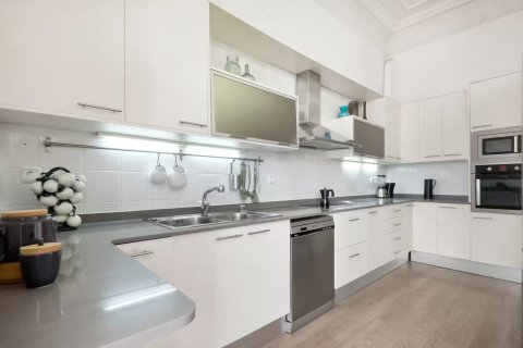Apartamento en venta en Barcelona, España 4 dormitorios, No. 141133 - foto 21