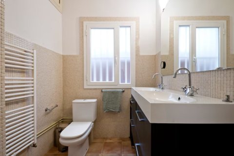 Apartamento en venta en Barcelona, España 4 dormitorios, No. 141133 - foto 20