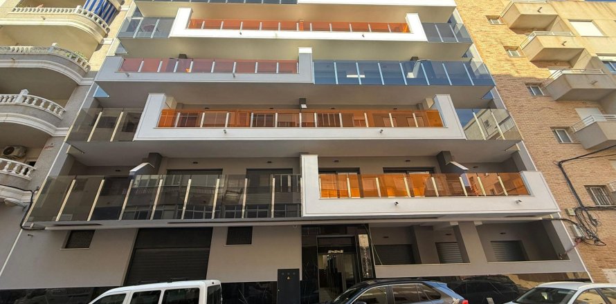 Apartment à Torrevieja, Alicante, Espagne 2 chambres, 102 m2 No. 147731