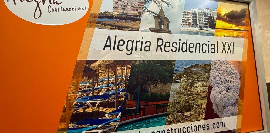 Apartment à Torrevieja, Alicante, Espagne 2 chambres, 102 m2 No. 147731