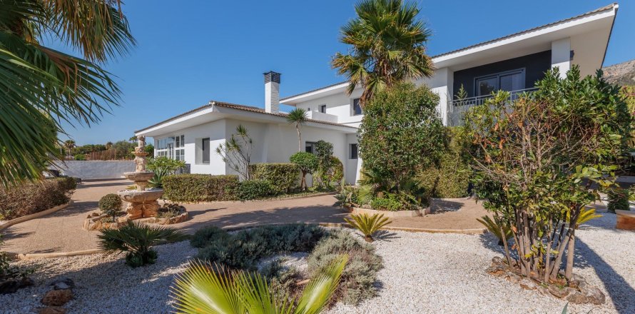 Villa i Calpe, Alicante, Spanien 6 sovrum, 492 kvm. Nr. 147733