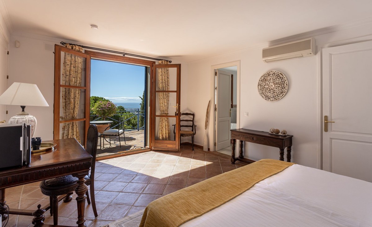 Villa El Madronal, Malaga, Spānijā 7 istabas, 1050 m2 Nr. 195216