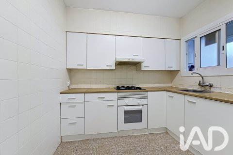Huoneisto myytävänä Vilanova i la Geltru, Barcelona, Espanja, 4 makuuhuonetta, 91 m2 No. 193537 - kuva 2