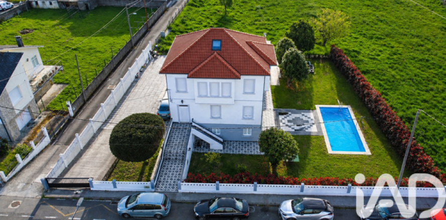 House à Neda, A Coruna, Espagne 5 chambres, 352 m2 No. 172474