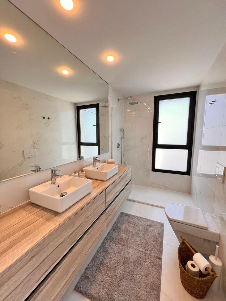 Apartamento en Benidorm, Alicante, España 3 dormitorios,  No. 139526