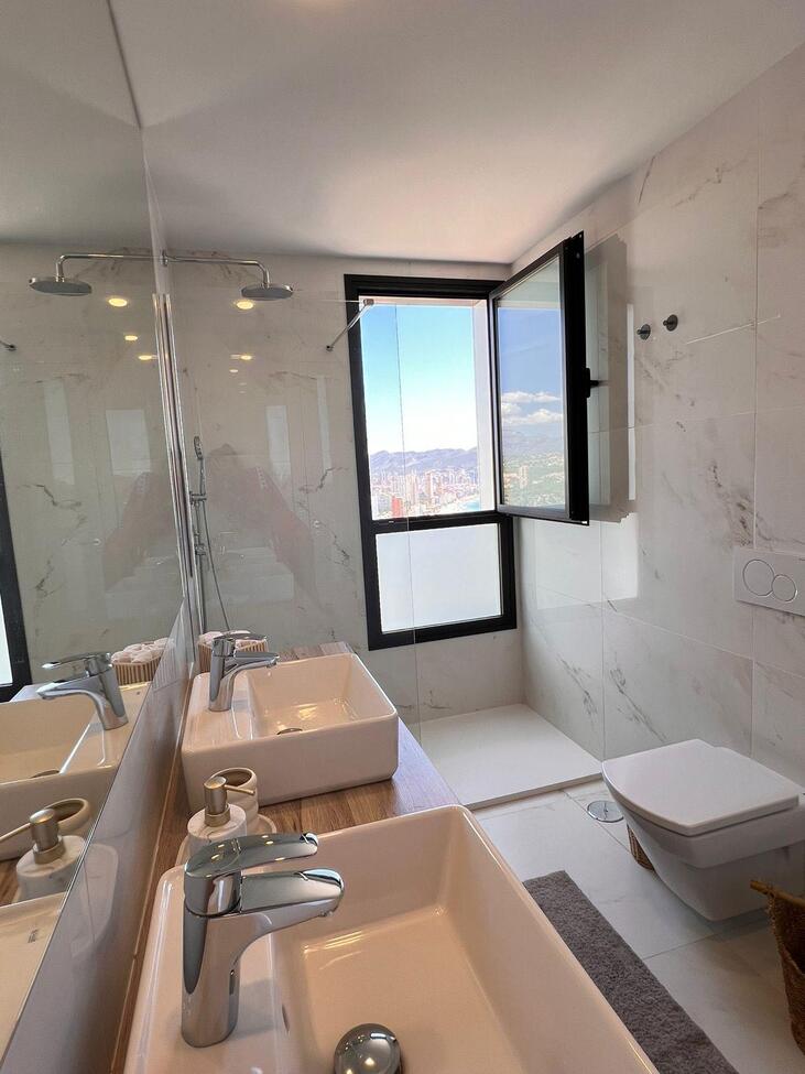 Apartamento en Benidorm, Alicante, España 3 dormitorios,  No. 139526