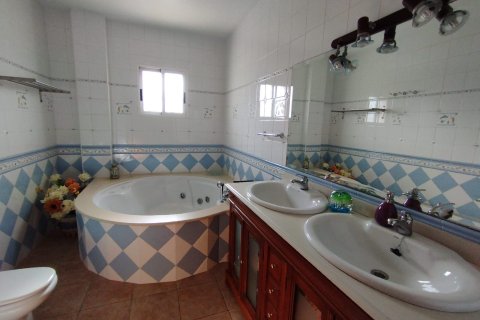 Villa pārdošanā Torrevieja, Alicante, Spānijā 6 istabas, 375 m2 Nr. 139527 - attēls 29