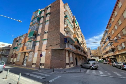 Apartment for sale in Guardamar del Segura, Alicante, Spain 3 bedrooms, 105 sq.m. No. 183898 - photo 2