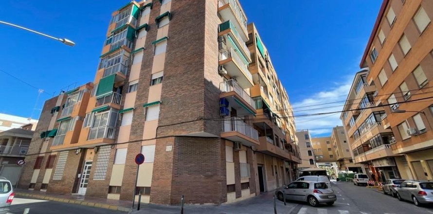 Apartment in Guardamar del Segura, Alicante, Spain 3 bedrooms, 105 sq.m. No. 183898