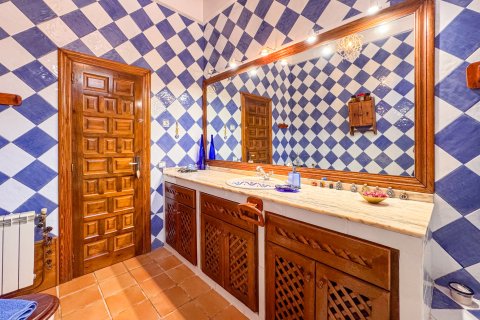 Casa adosada en venta en Segorbe, Castellón, España 5 dormitorios, 426 m2 No. 149696 - foto 17